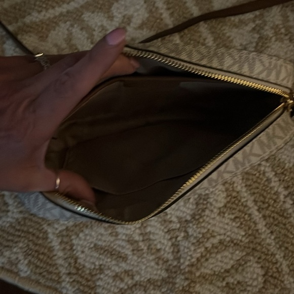 Michael kors purses - Picture 7 of 7